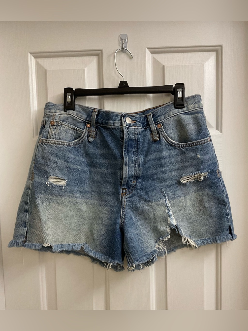 FREE PEOPLE Denim Cutoff Loose Fit Shorts Size 31